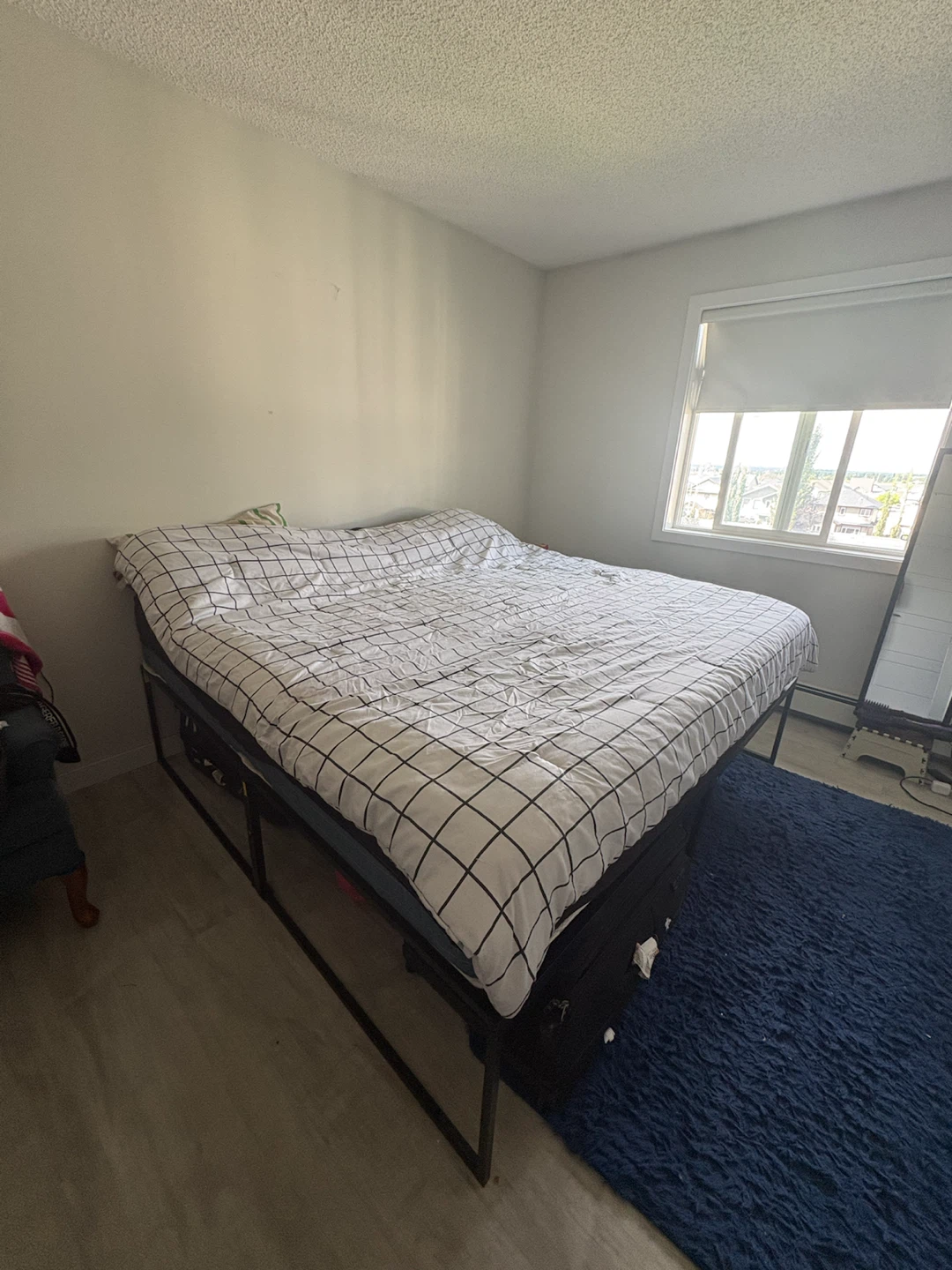 King size bed with mattress - photo 2