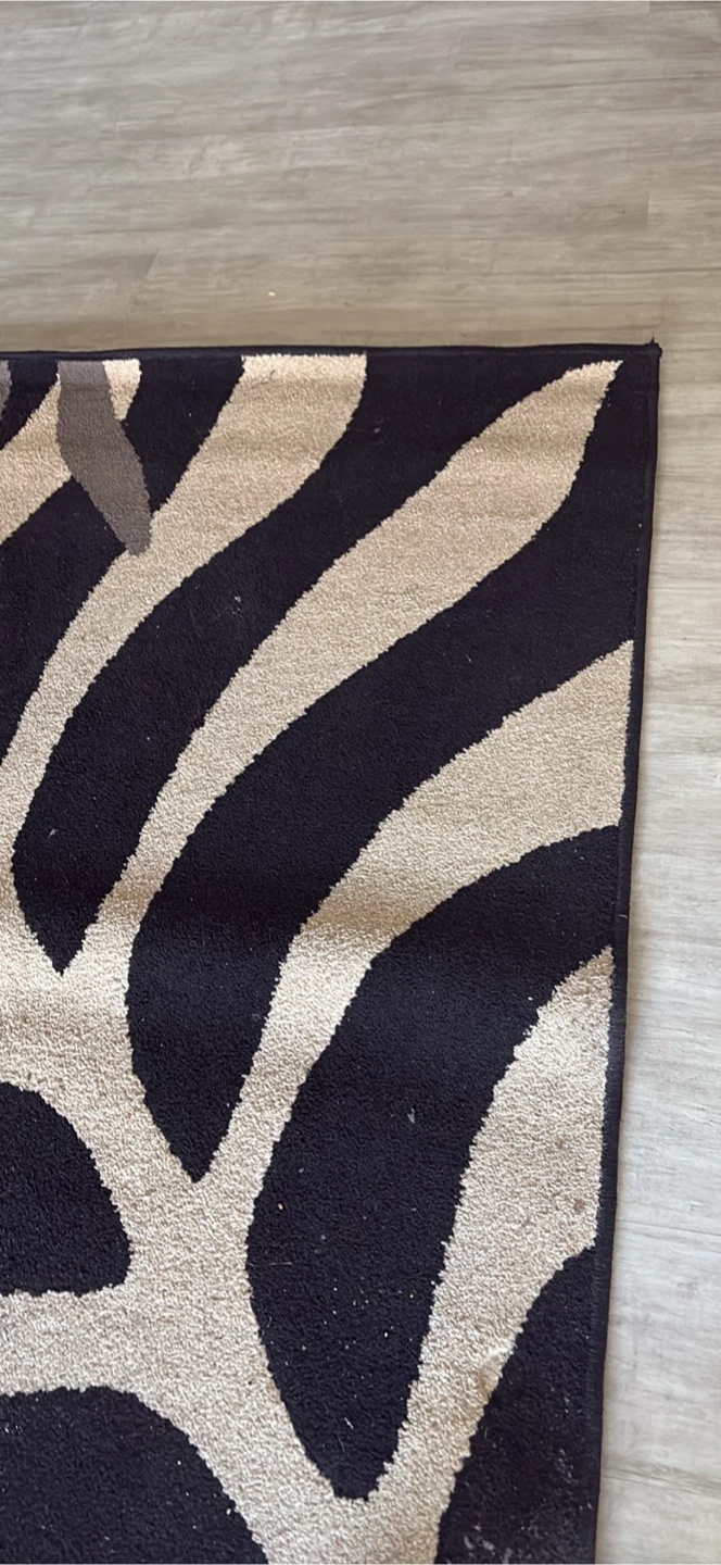 Area Rug with Leaf and Zebra Pattern - photo 2