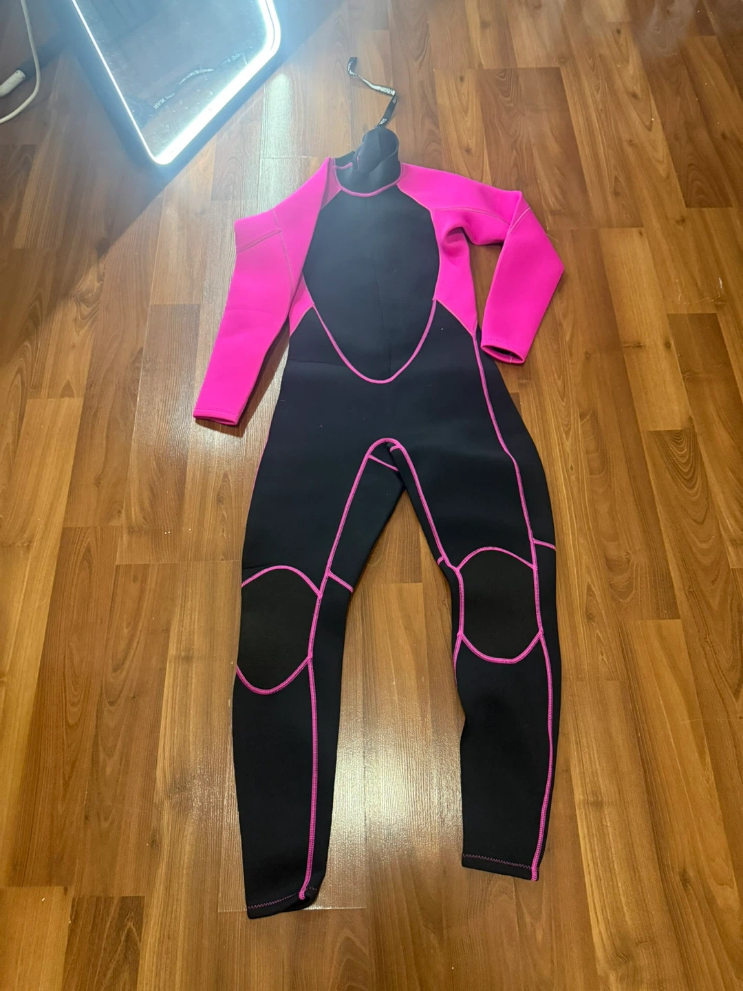 Women’s Wet Suit Size Large - photo 3