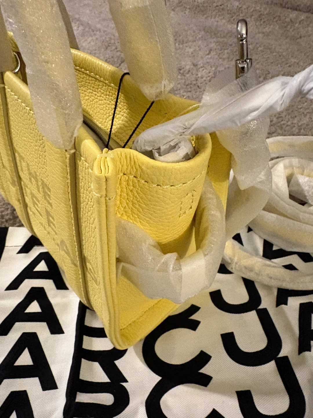 Marc Jacobs Leather “The Tote Bag” - Mini - photo 5