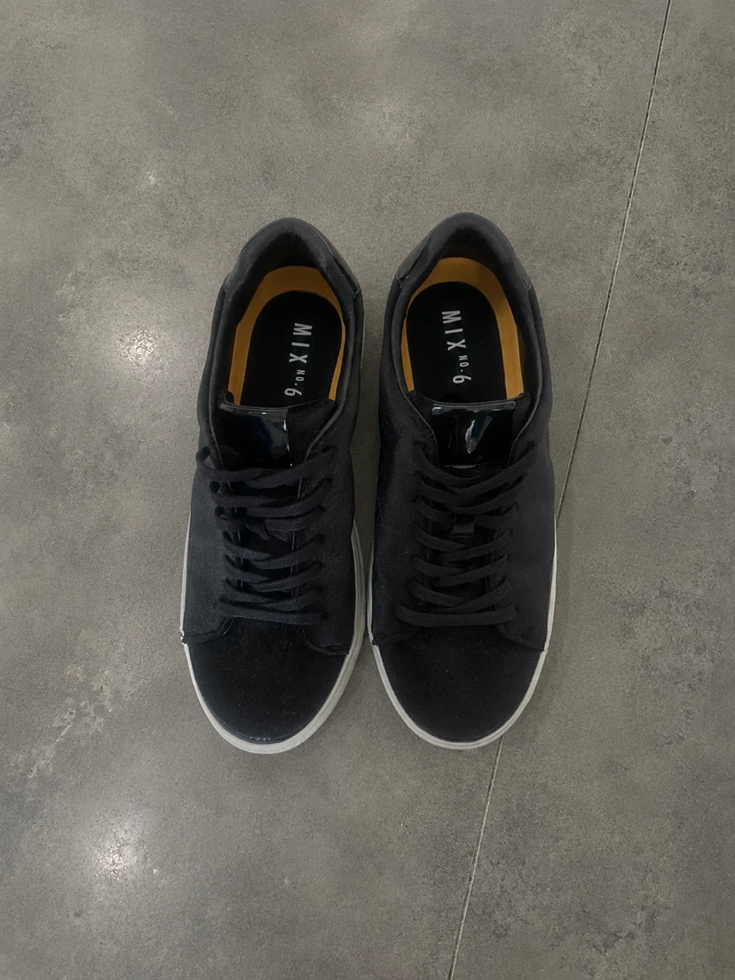 Black Shoes