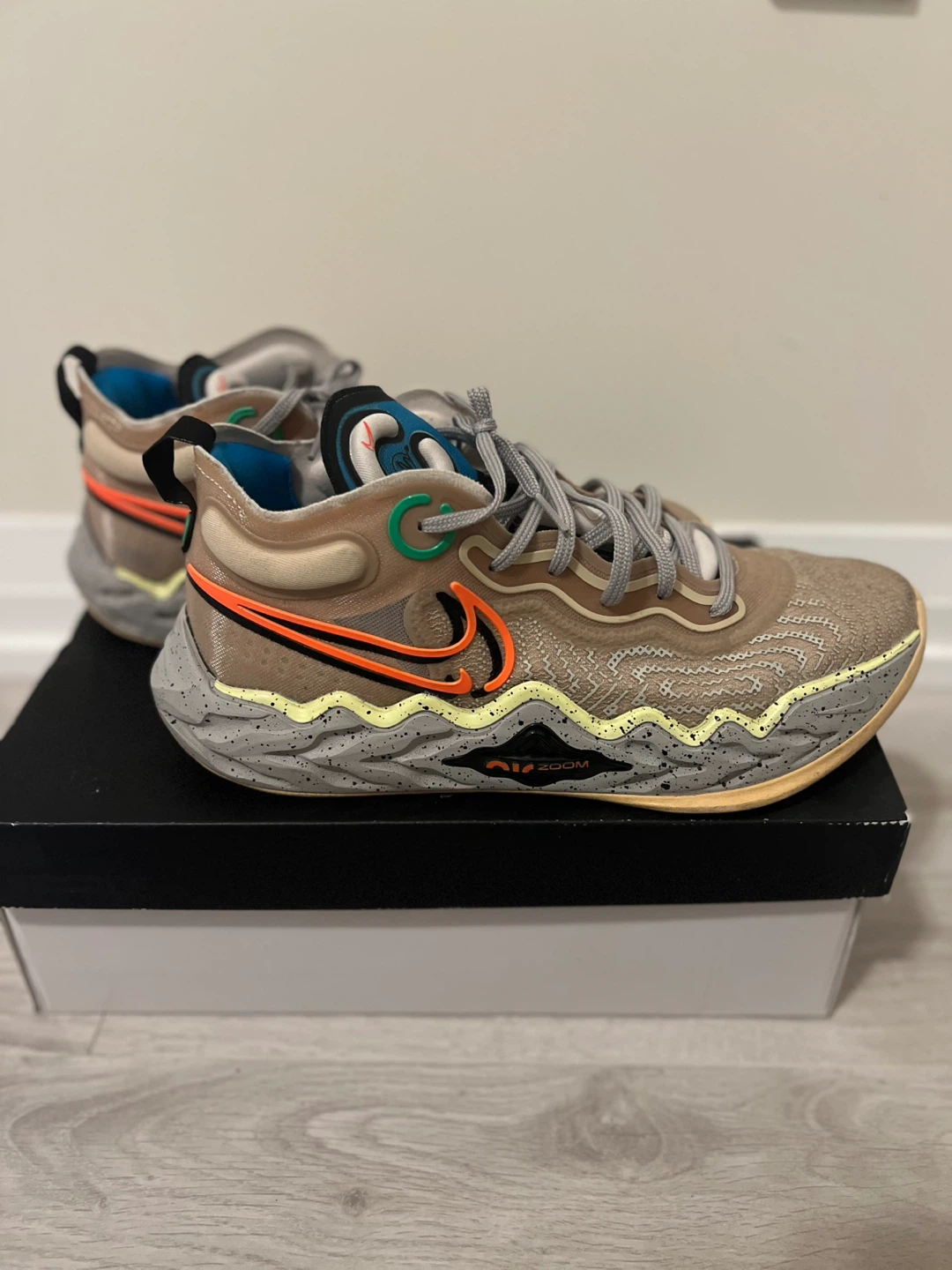 Nike Air Zoom G.T. Run Desert Ore/Hyper Crimson Sneakers