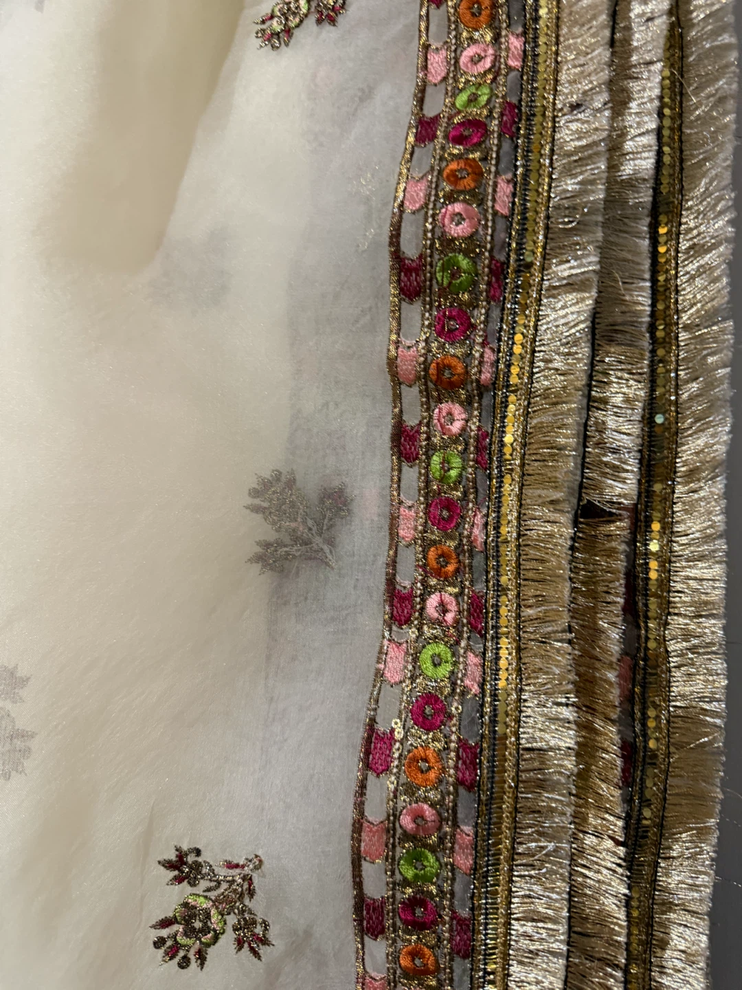 Areej embroidered kurti and pants set - photo 3