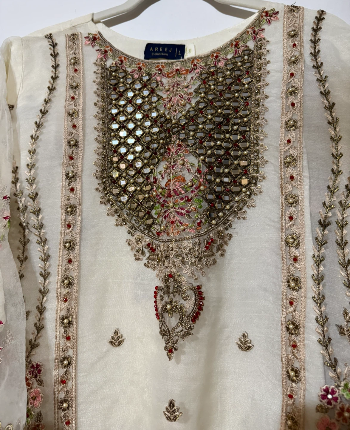 Areej embroidered kurti and pants set - photo 5