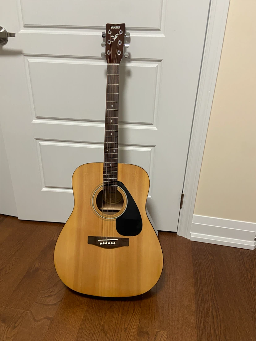 Yamaha F210 Acoustic Guitar with Gig Bag