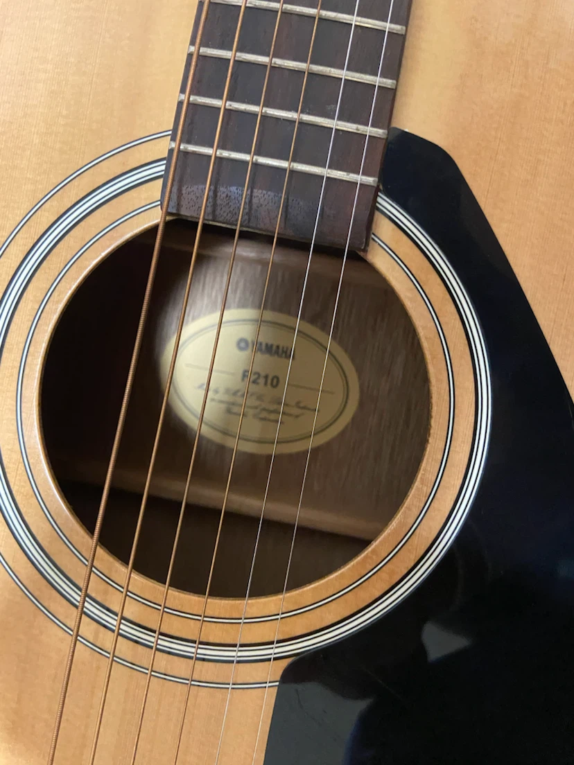 Yamaha F210 Acoustic Guitar with Gig Bag - photo 3