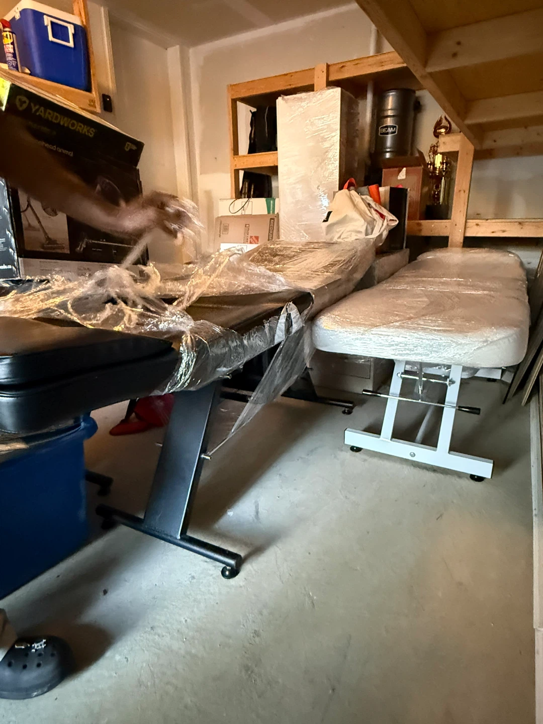 Adjustable Massage and Spa / beauty shop bed! Each $90 - photo 3