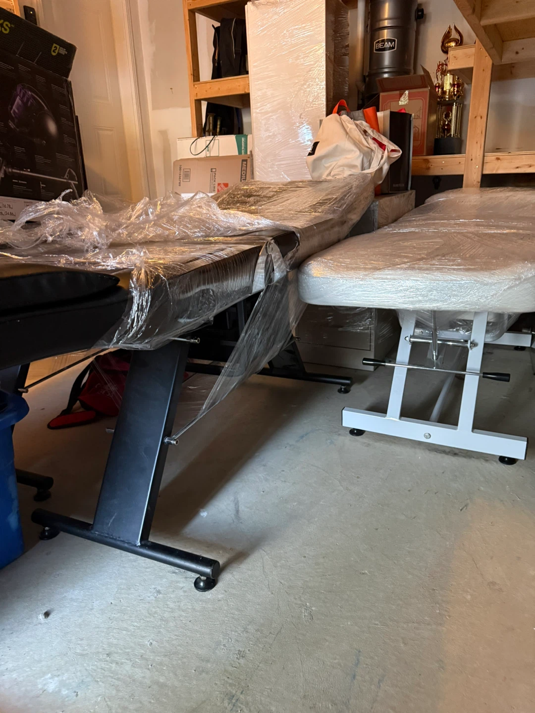 Adjustable Massage and Spa / beauty shop bed! Each $90 - photo 4