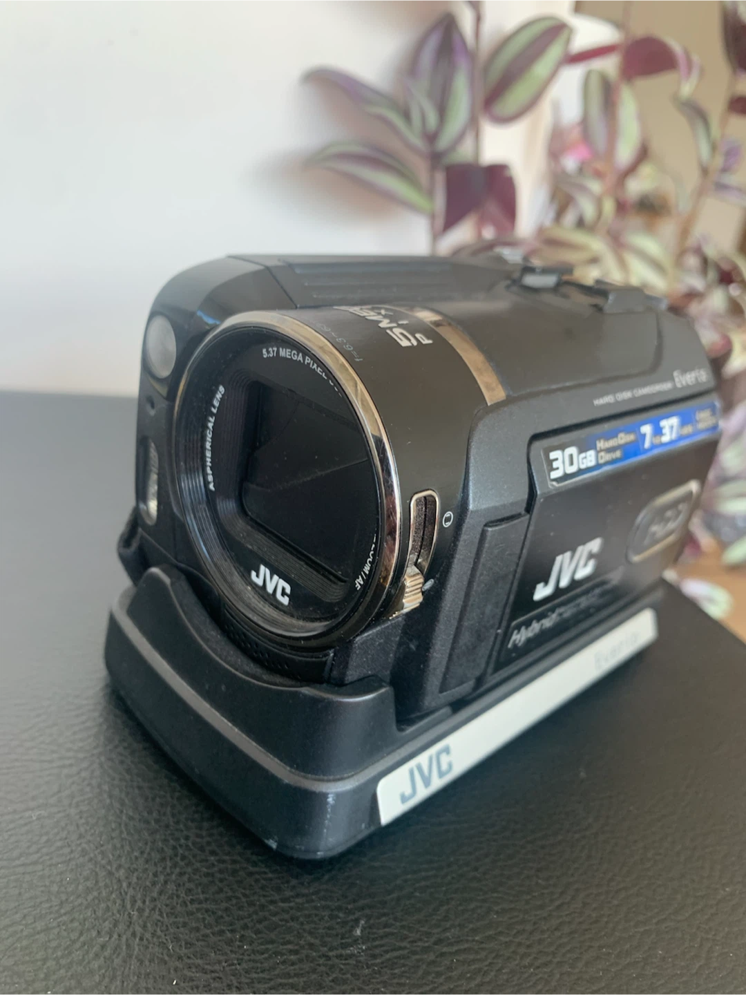 JVC Everio 30GB Hard Disk Camcorder - photo 2