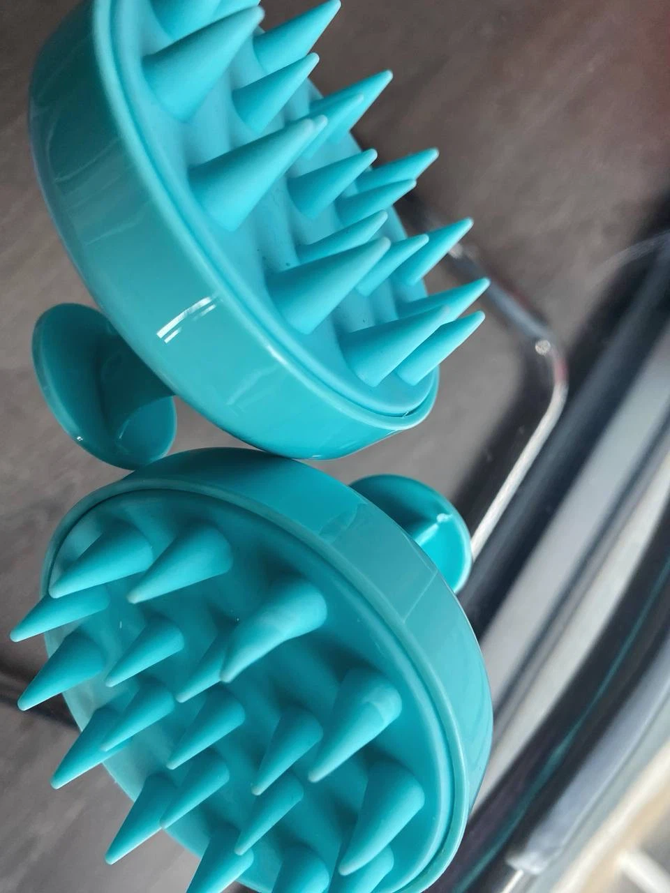 Manual wet and dry hair massager blue