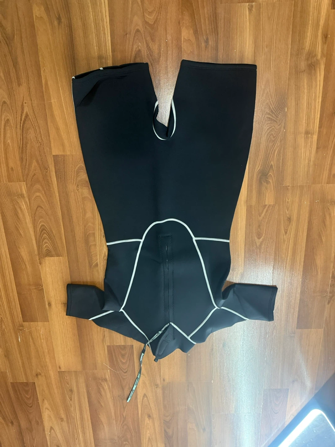 Men’s Wet suit Size medium
