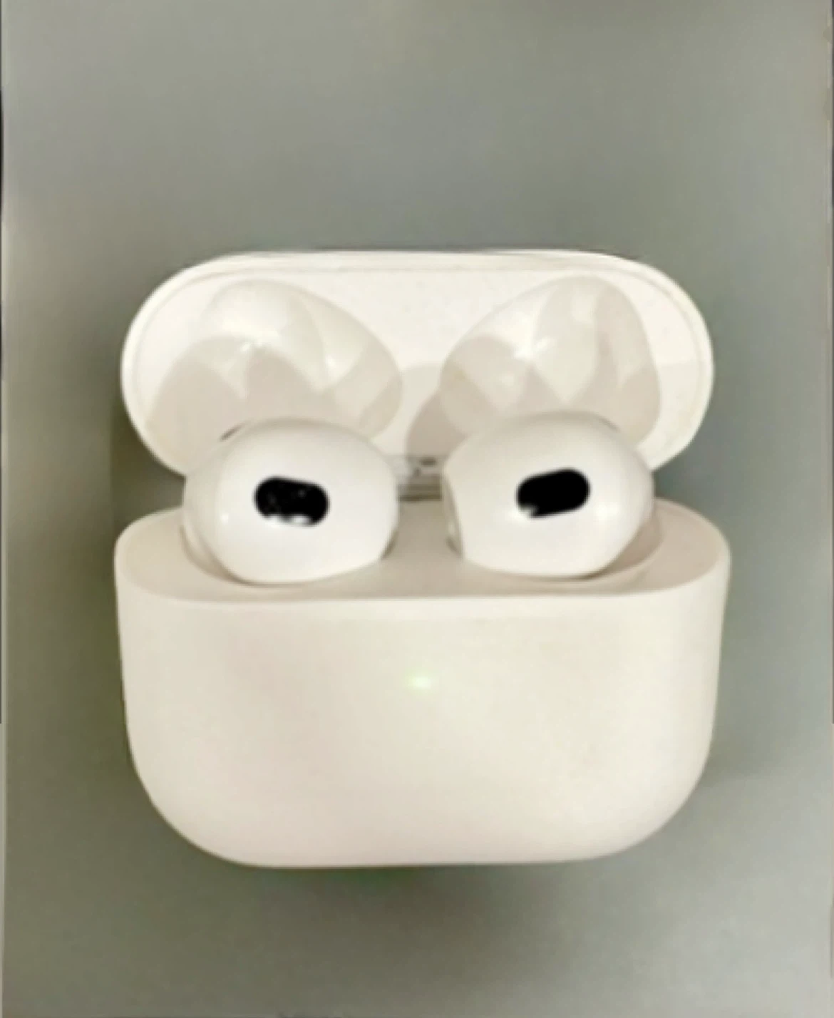 Apple AirPods (3rd Generation) - with charger
