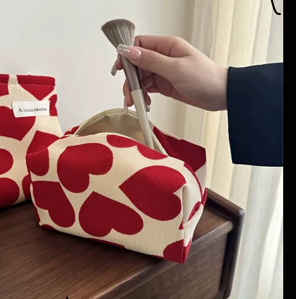 Cute Red Heart Makeup Bag - photo 5