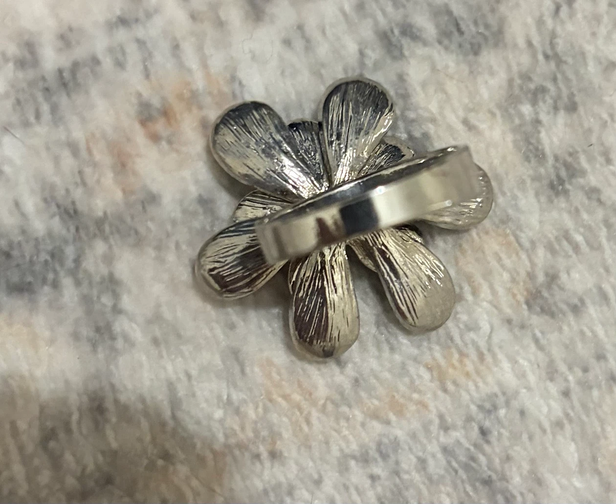 Guess Flower Ring - Size 7 - photo 2