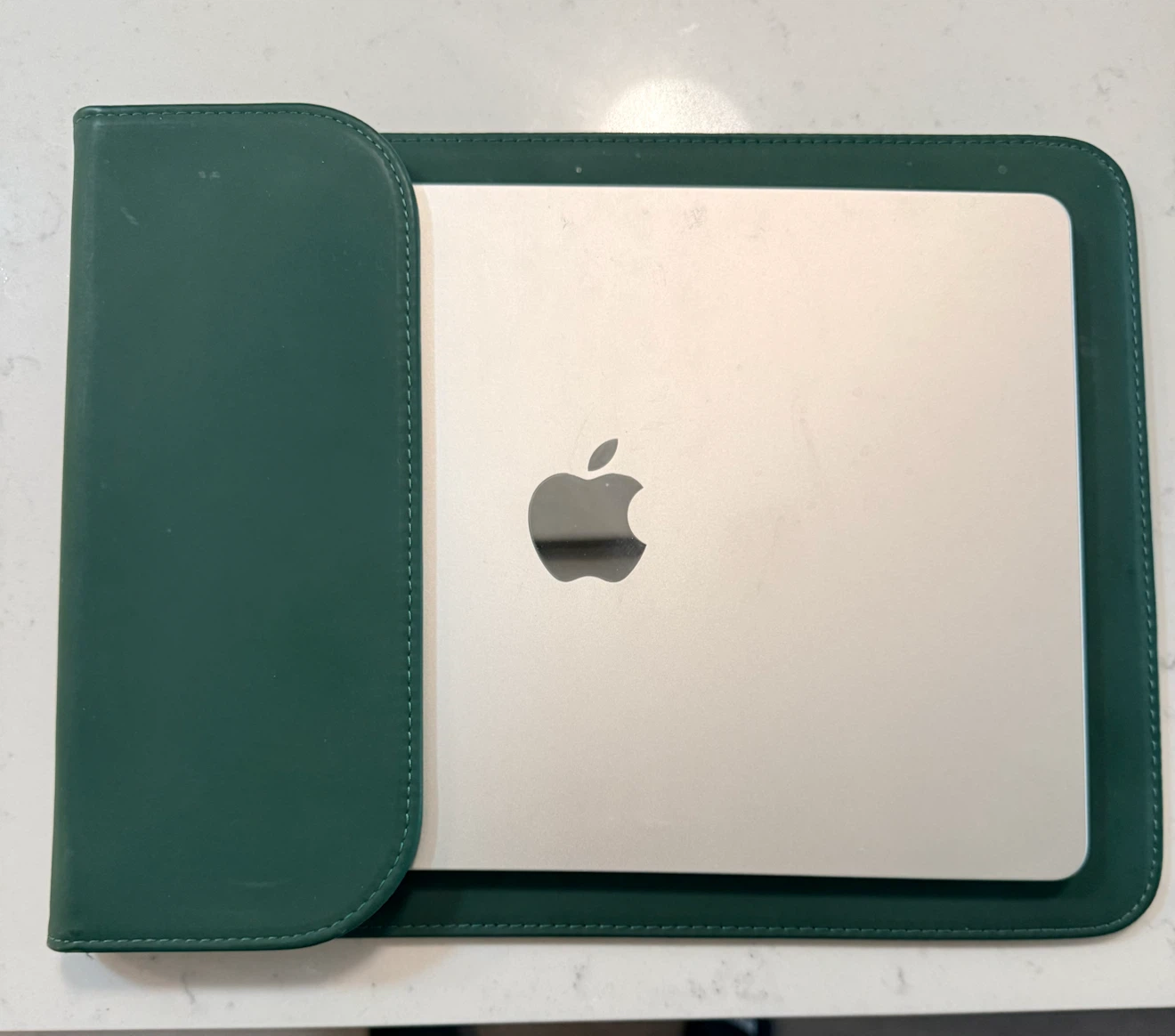 Apple MacBook Air M2 13.6” – like new condition