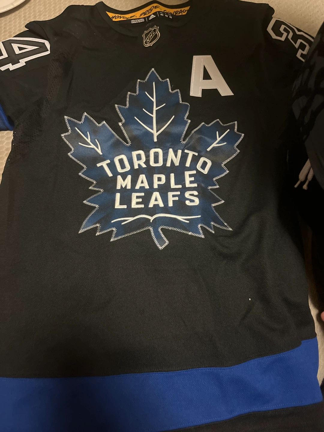 Adidas Toronto Maple Leafs Matthews Jersey Size 42