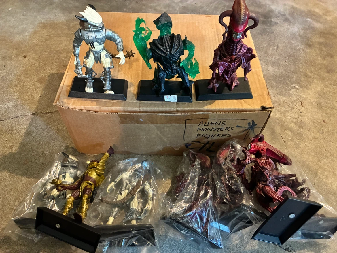 Alien and Predator Action Figures case Lot