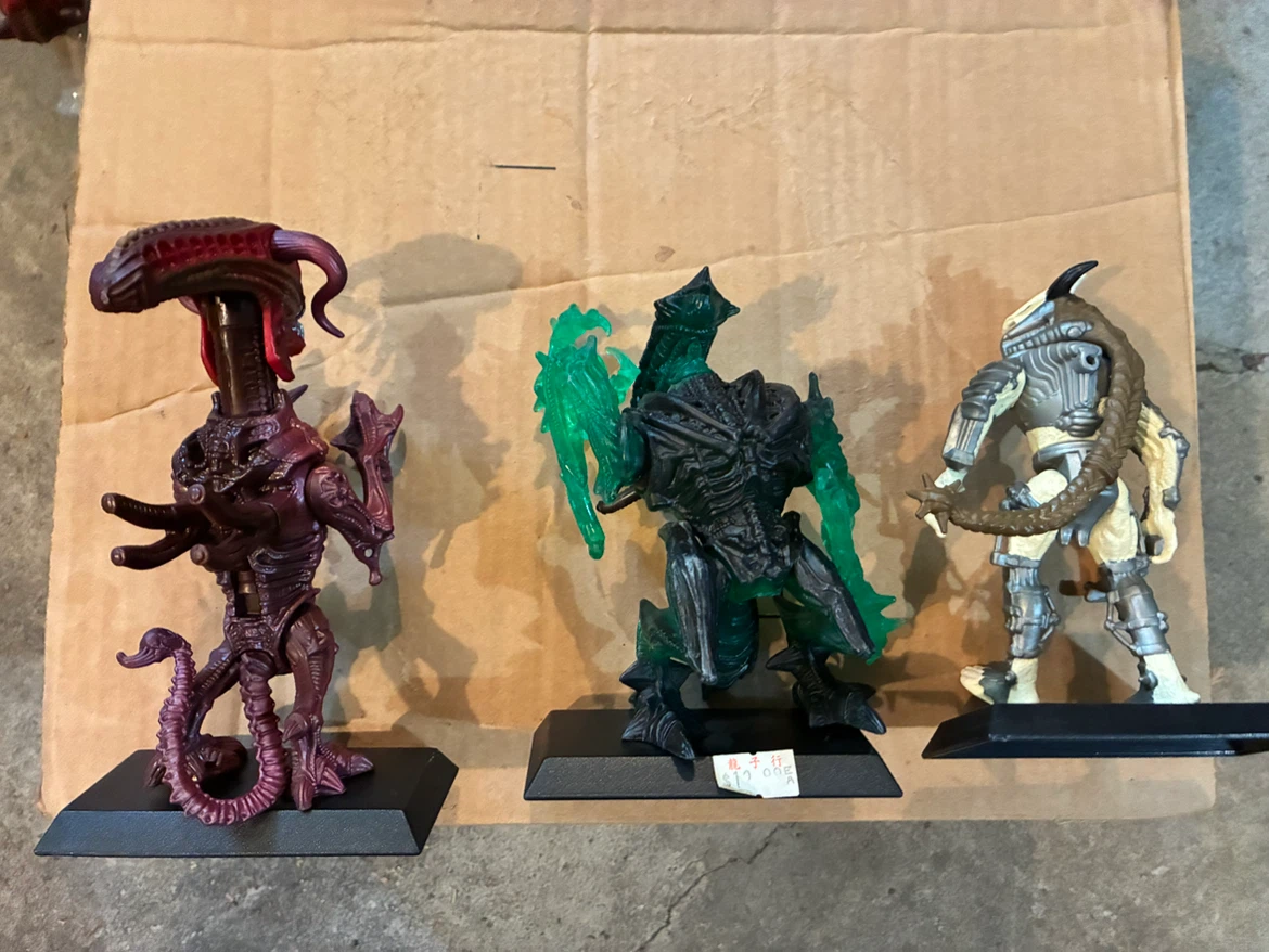 Alien and Predator Action Figures case Lot - photo 5