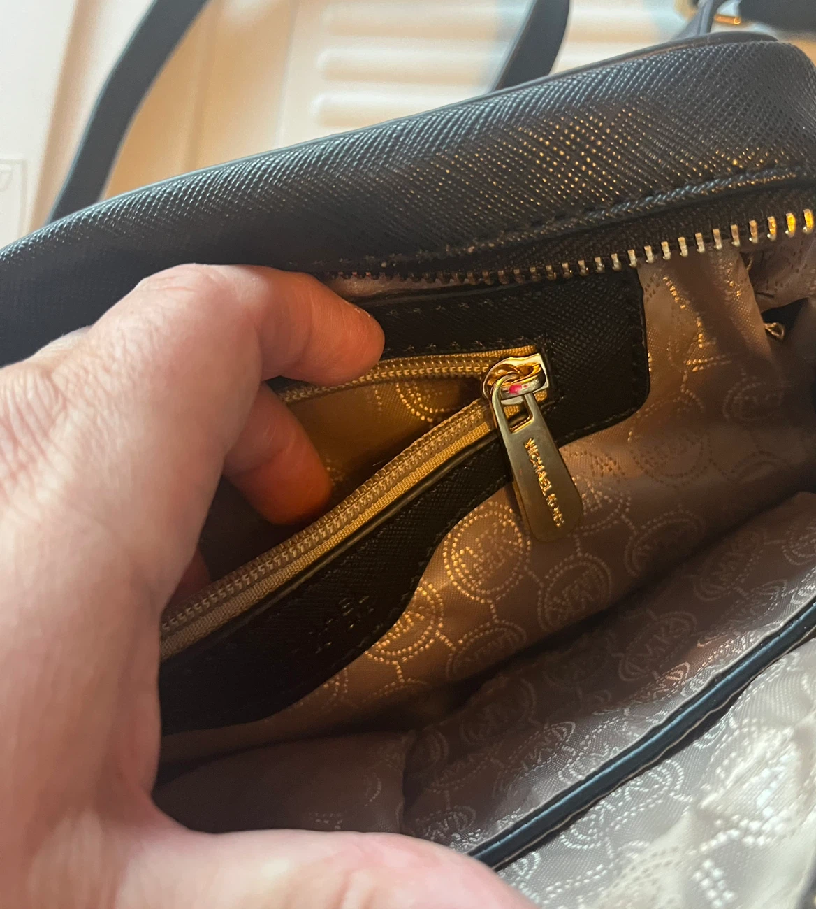 MK Black Leather Crossbody Bag - photo 4