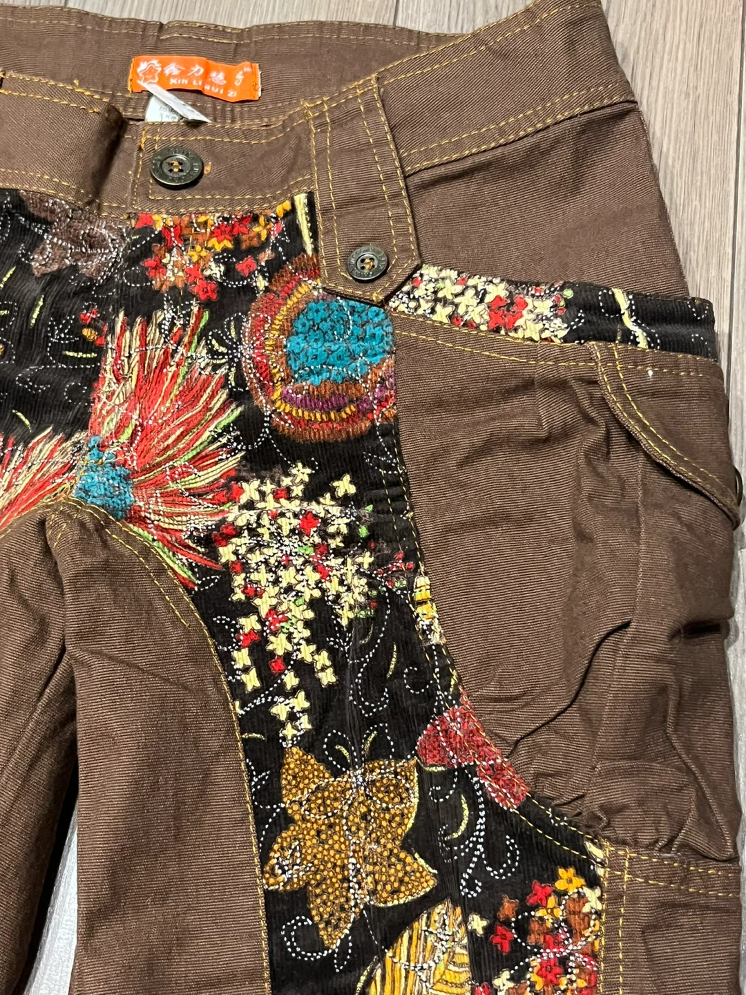Brown Cargo Capris with Floral Embroidery - photo 3