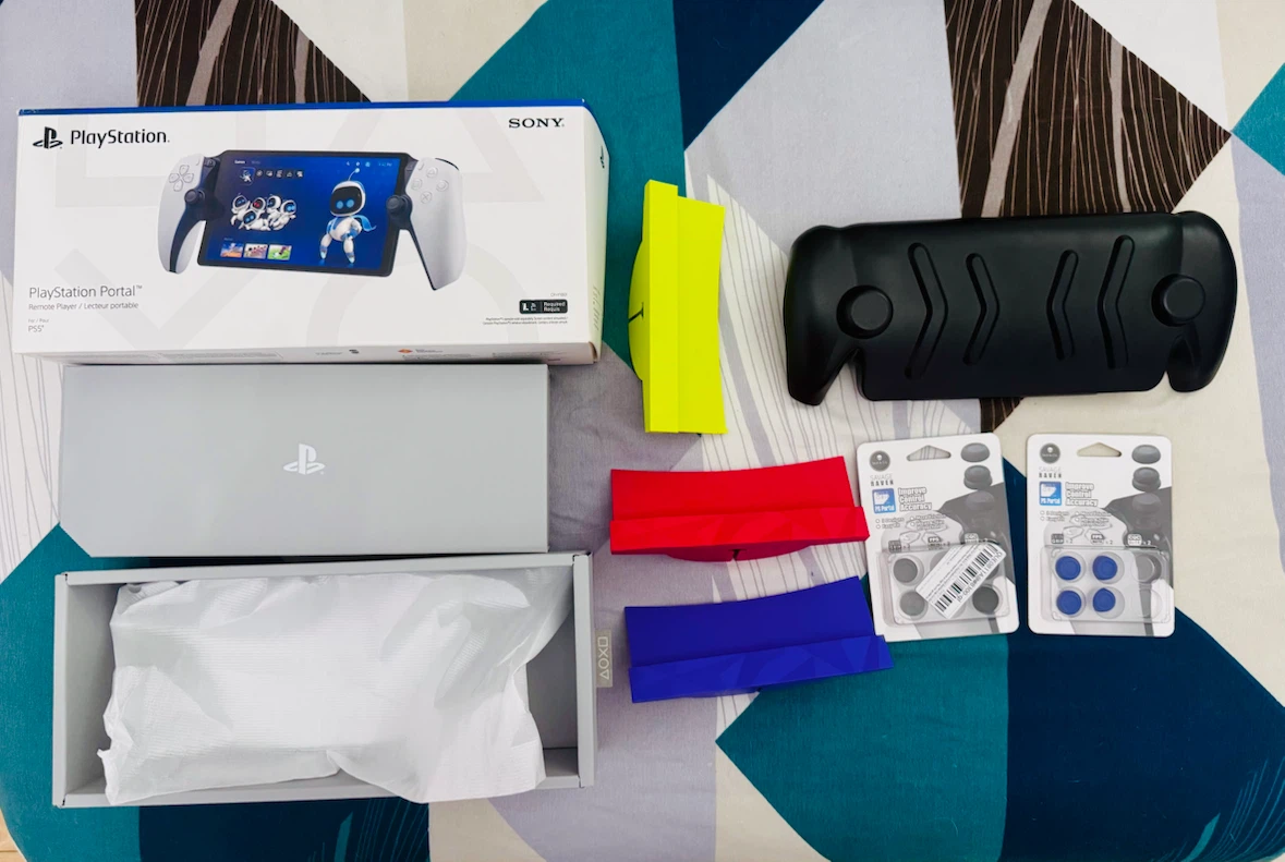 PlayStation Portal – Mint Condition + Full Accessory Bundle - photo 2