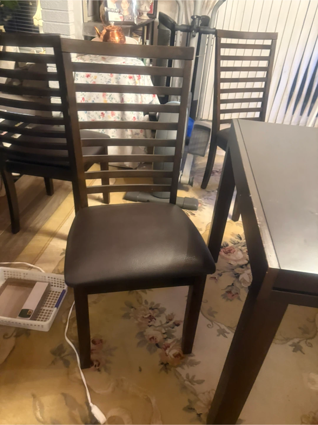 Dining Table and 4 chairs - photo 3