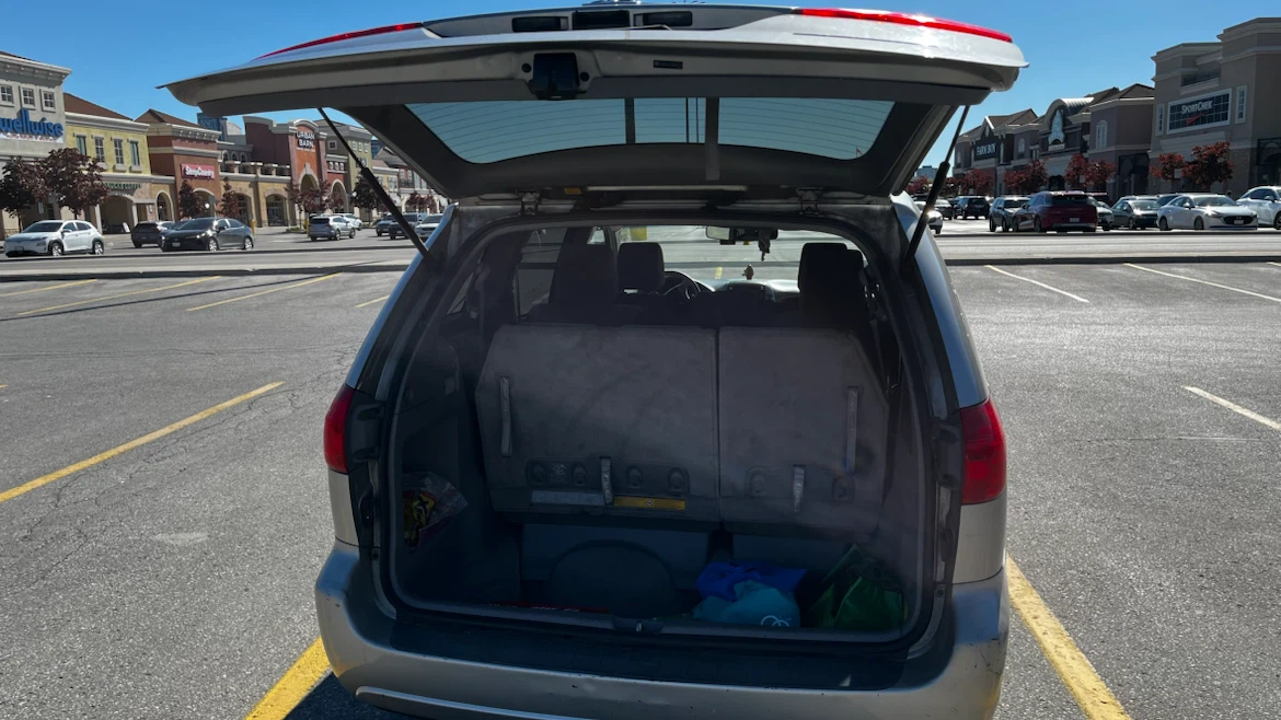 2009 Toyota Sienna LE 8 seater - photo 2