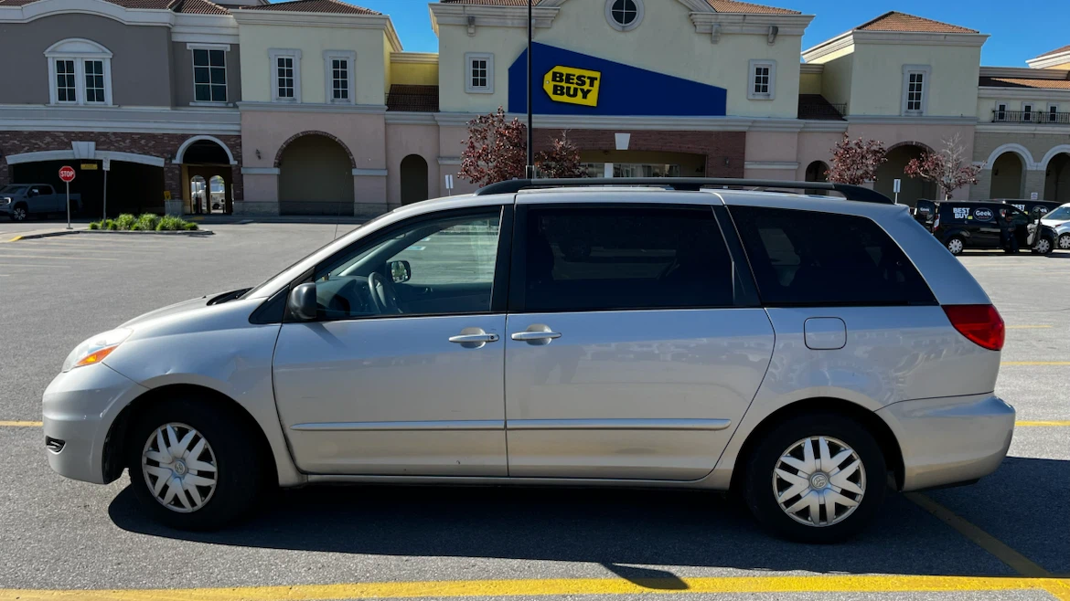 2009 Toyota Sienna LE 8 seater - photo 3