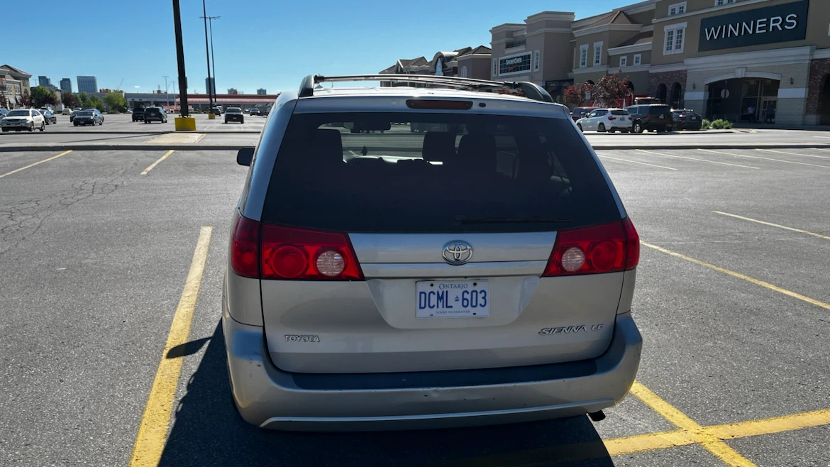 2009 Toyota Sienna LE 8 seater - photo 5