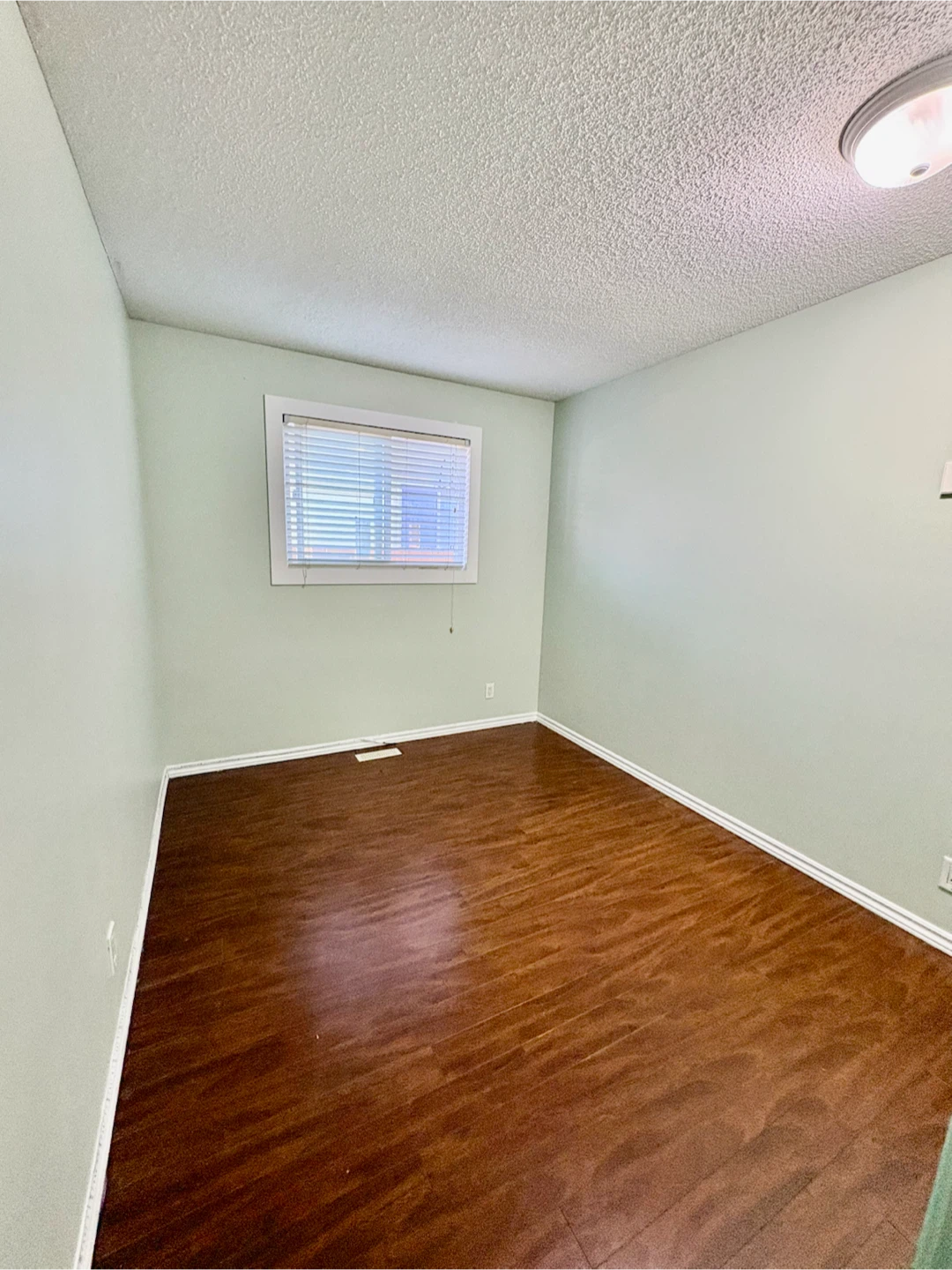 Room for Rent - photo 5