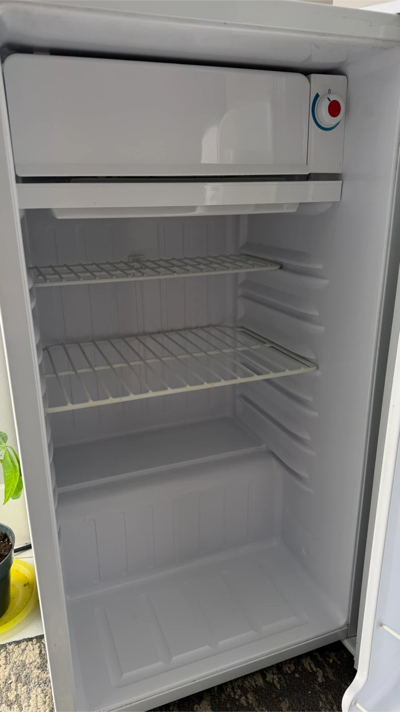 Diplomat Mini Fridge - photo 2