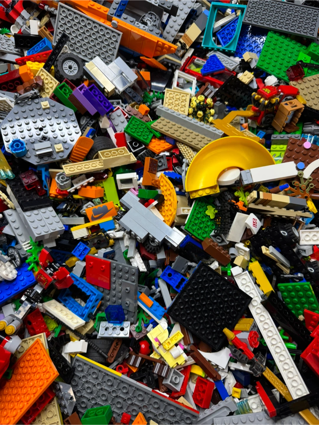 LEGO 34 lbs BULK PARTS LOT City Minifigure Ninjago Marvel - photo 4
