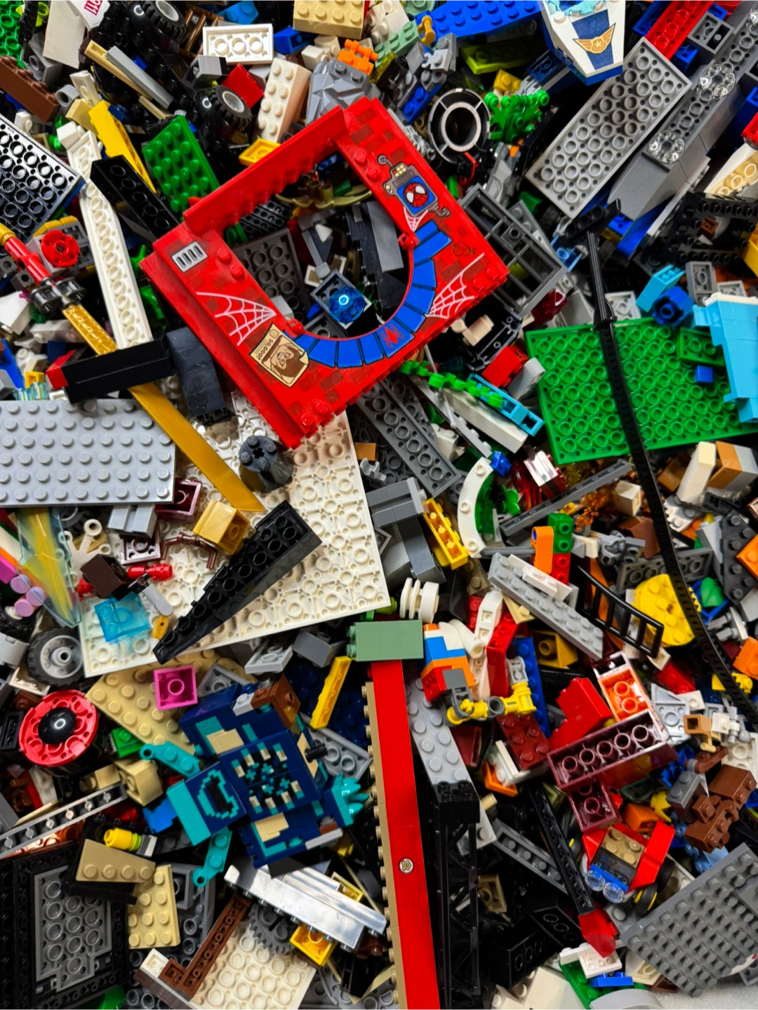 LEGO 34 lbs BULK PARTS LOT City Minifigure Ninjago Marvel - photo 2
