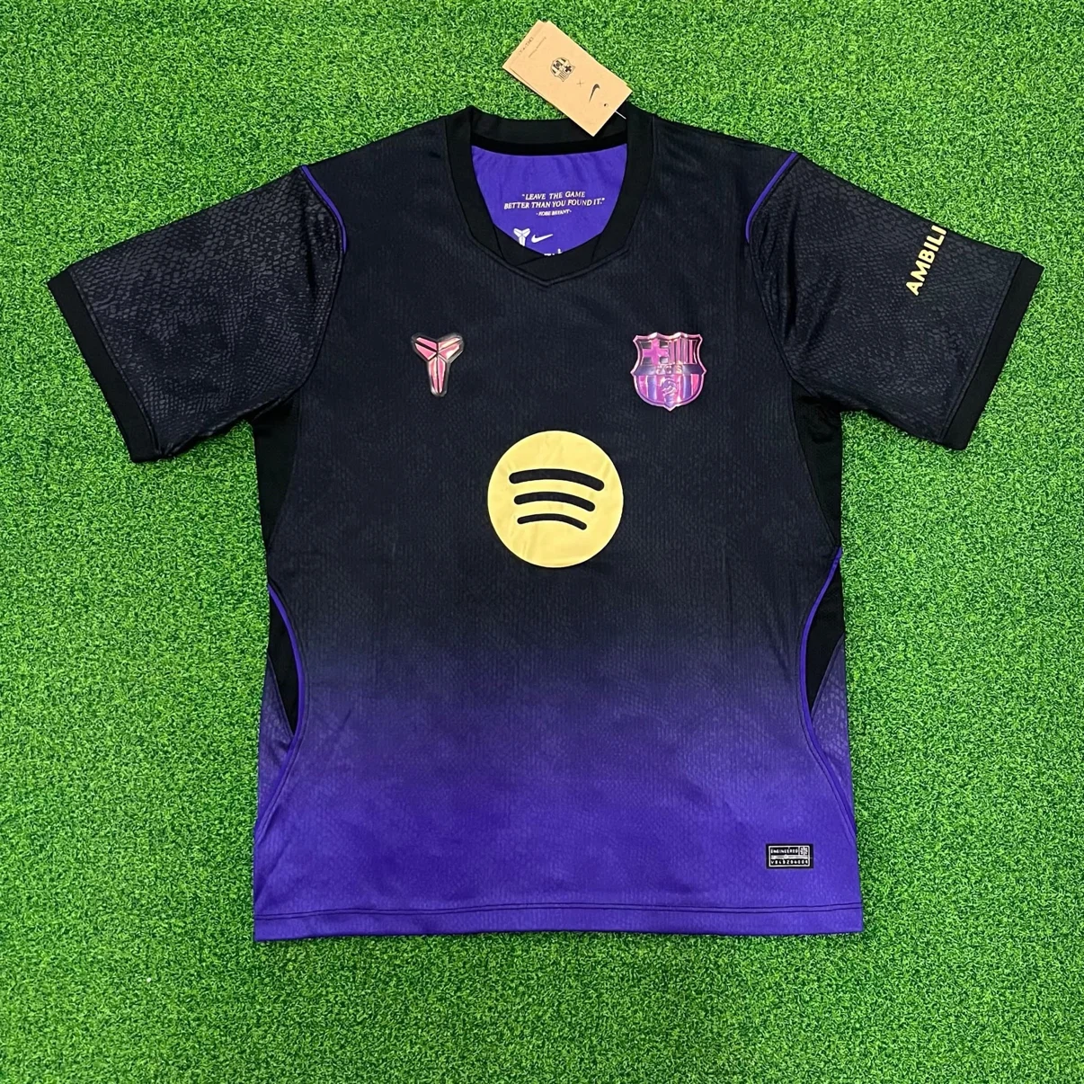 Size M mens Size Fc Barcelona x Kobe 2025 away kit.