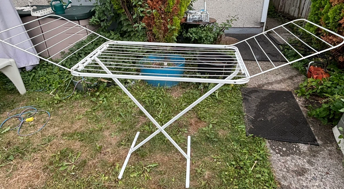 Clothes drying rack
