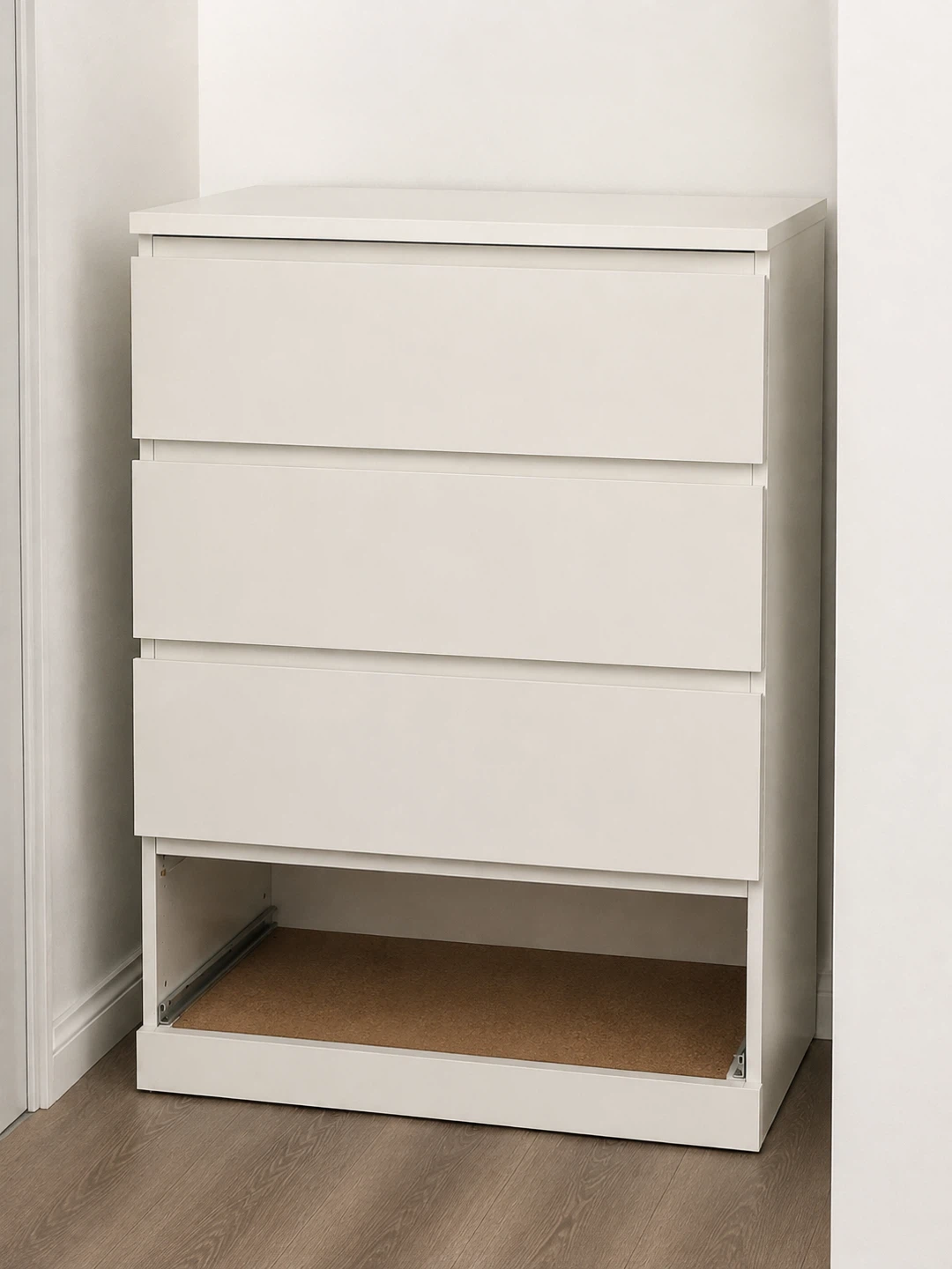 White 4-Drawer Dresser - photo 3