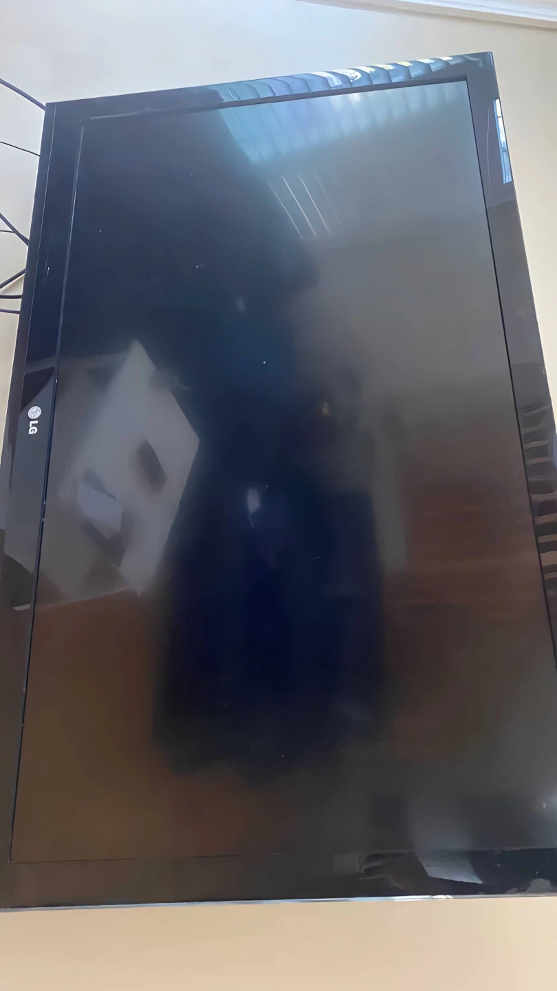 LG Flat Screen TV - photo 2