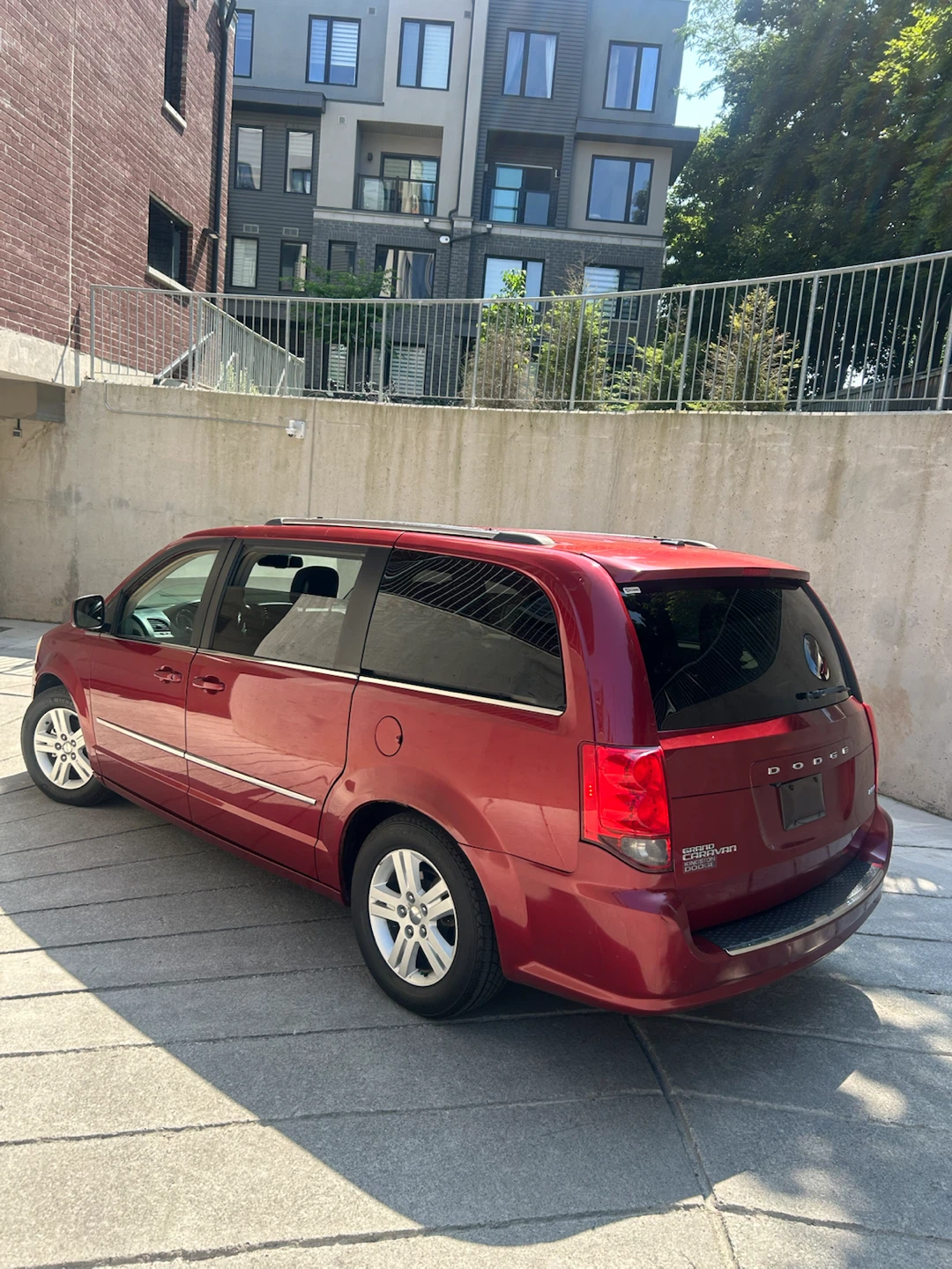 2011 Dodge Grand Caravan Minivan - photo 2