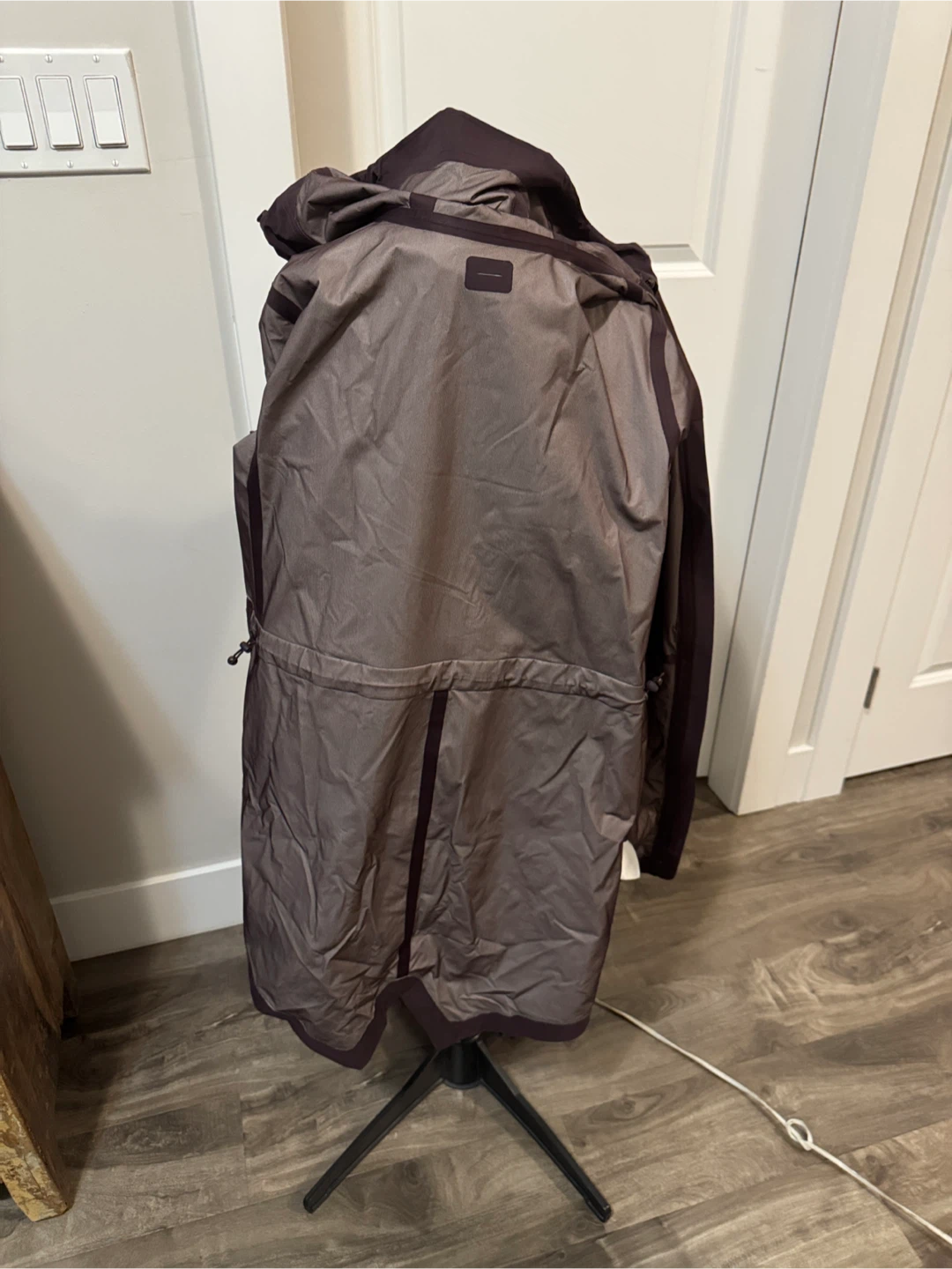 Lululemon plum rain jacket / shell - sz 8 - photo 5