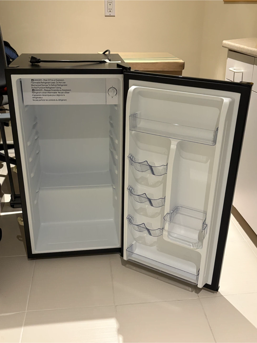 Hamilton Beach Compact Refrigerator - photo 2