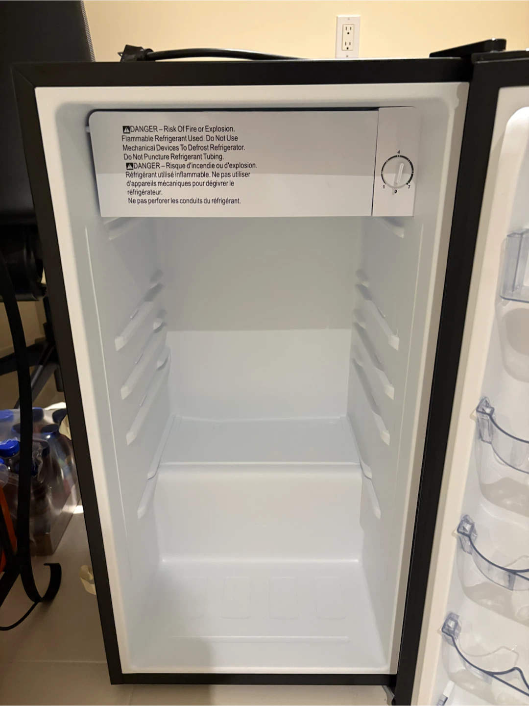 Hamilton Beach Compact Refrigerator - photo 3