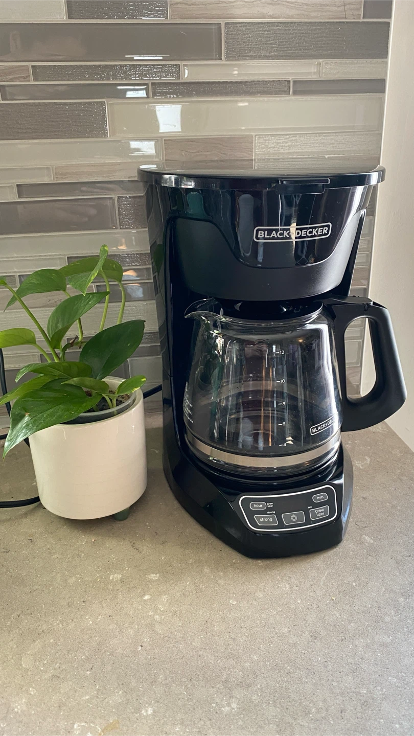 BLACK+DECKER 12-Cup Programmable Coffeemaker - photo 2