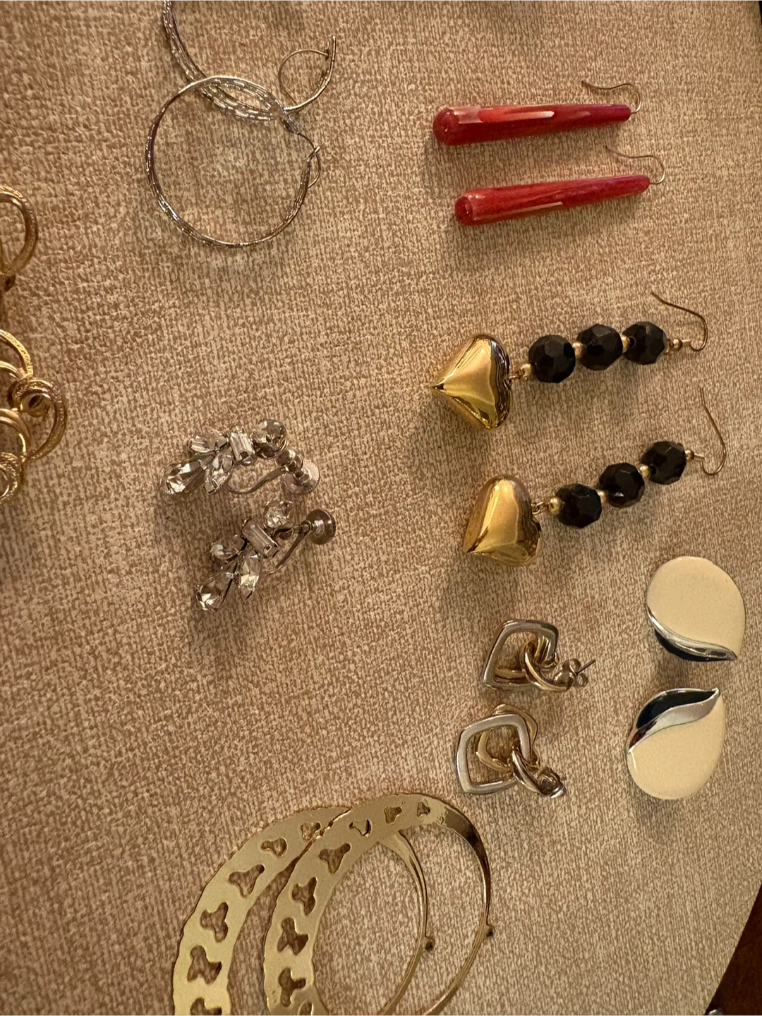 Mixed Lot of 10 Pairs of Costume Earrings – Vintage & Modern - photo 3