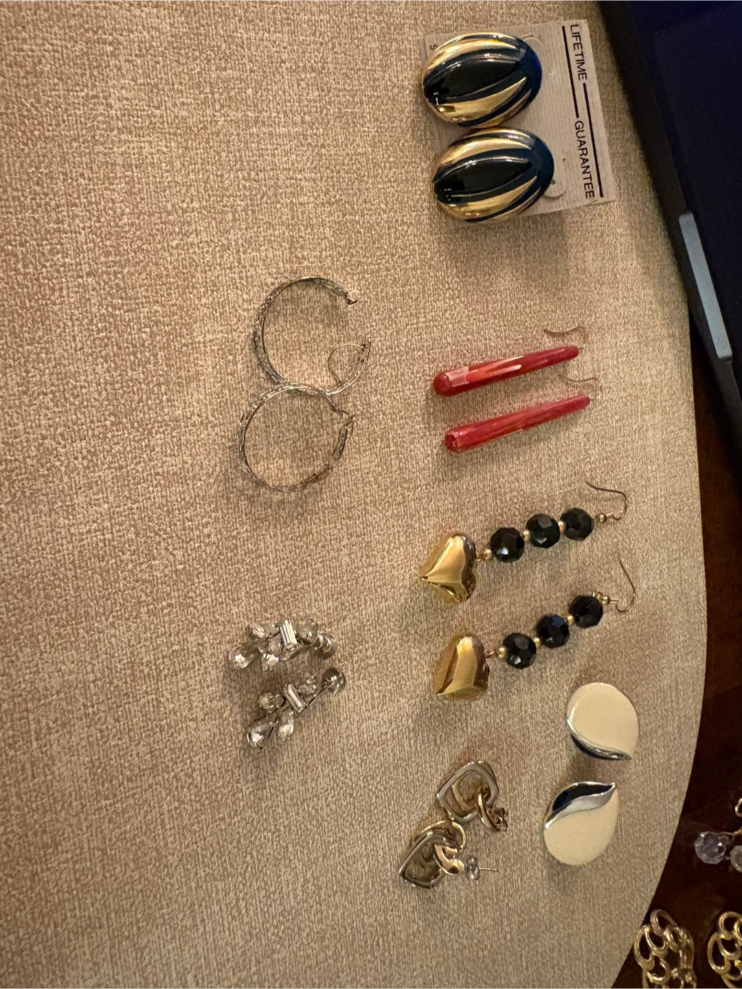 Mixed Lot of 10 Pairs of Costume Earrings – Vintage & Modern - photo 4
