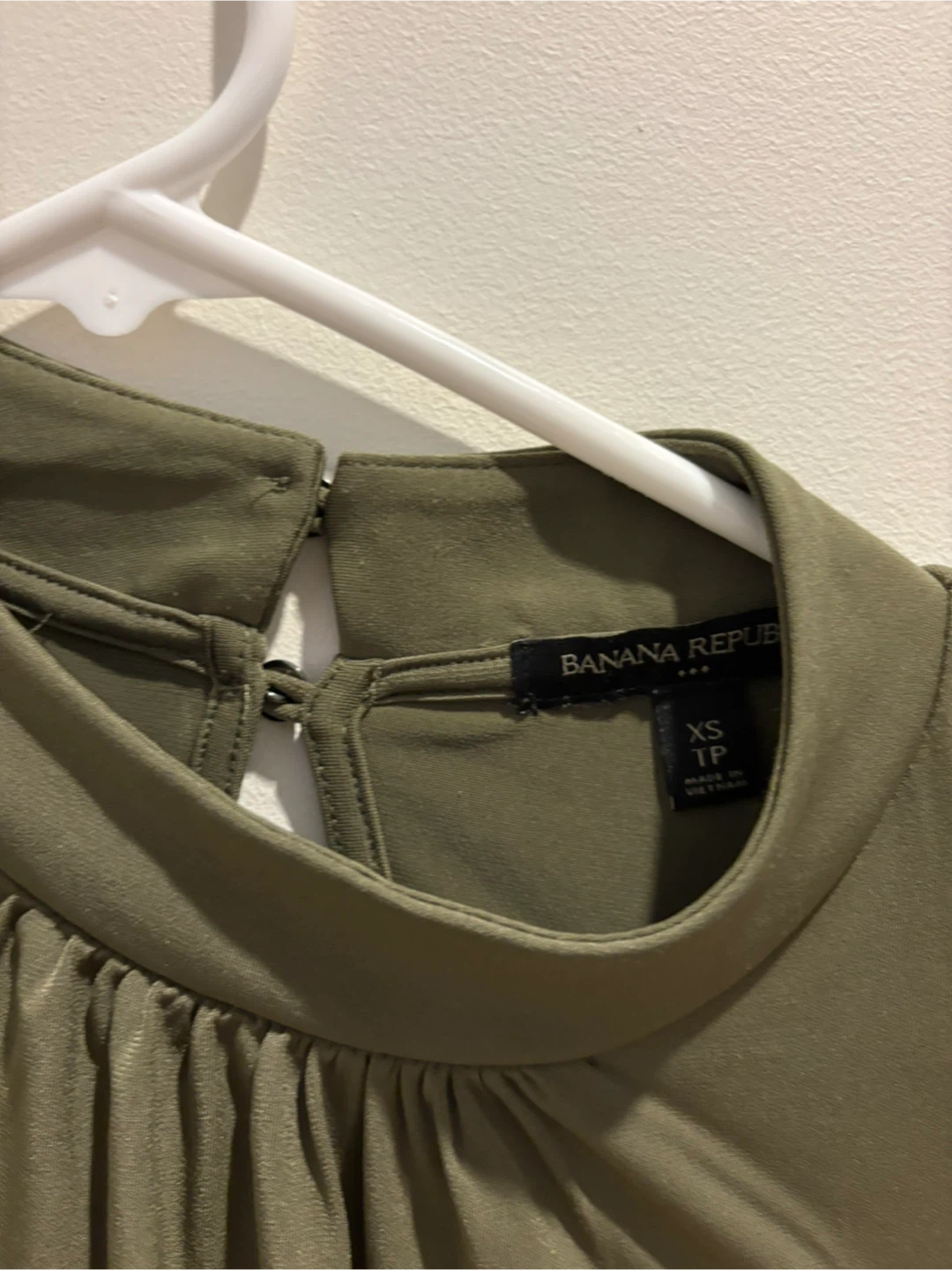 Banana Republic Sleeveless Mock Neck Top - Olive Green - XS - photo 3