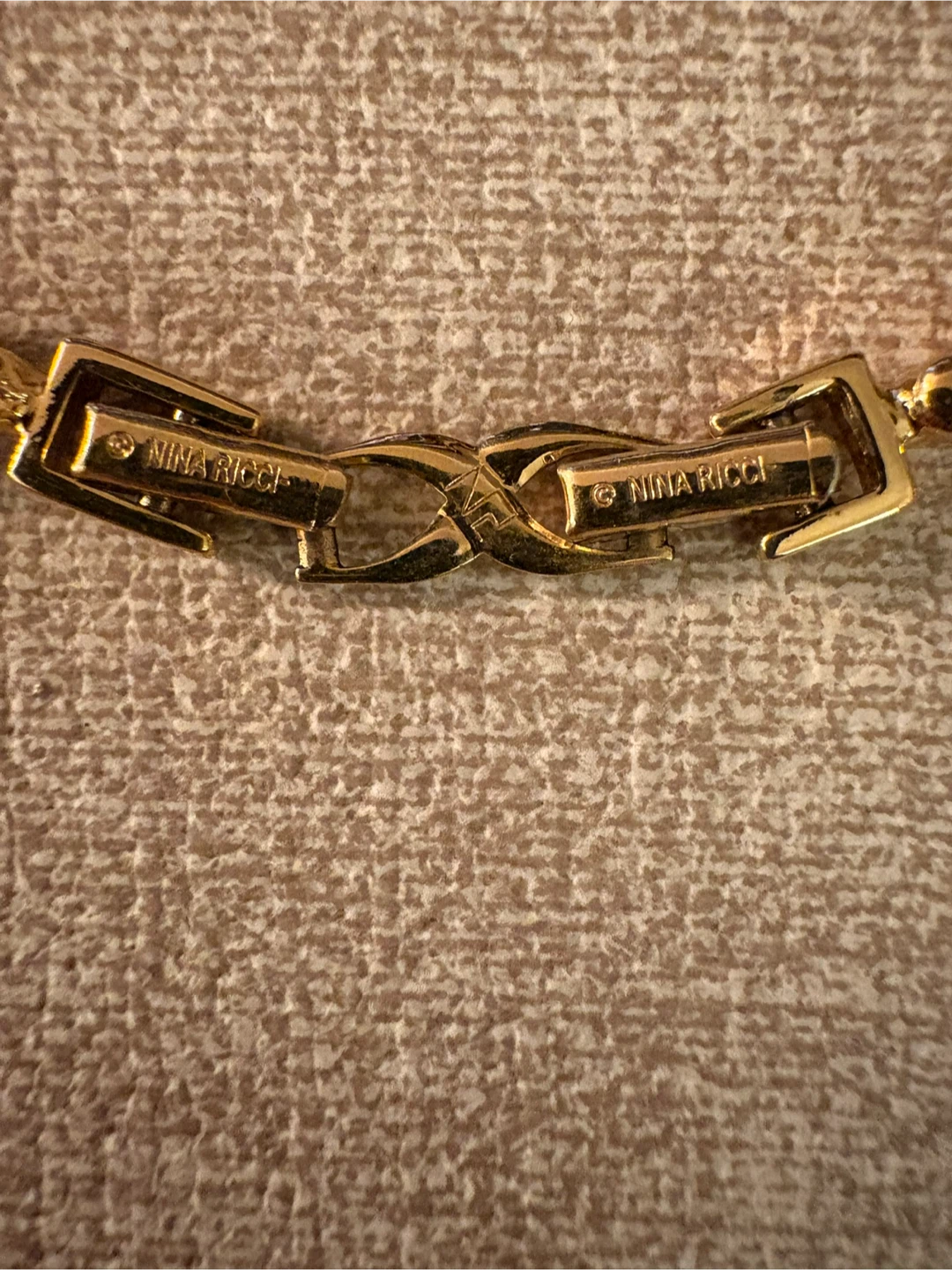 Signed Nina Ricci Gold-Tone Bow Necklace - photo 3