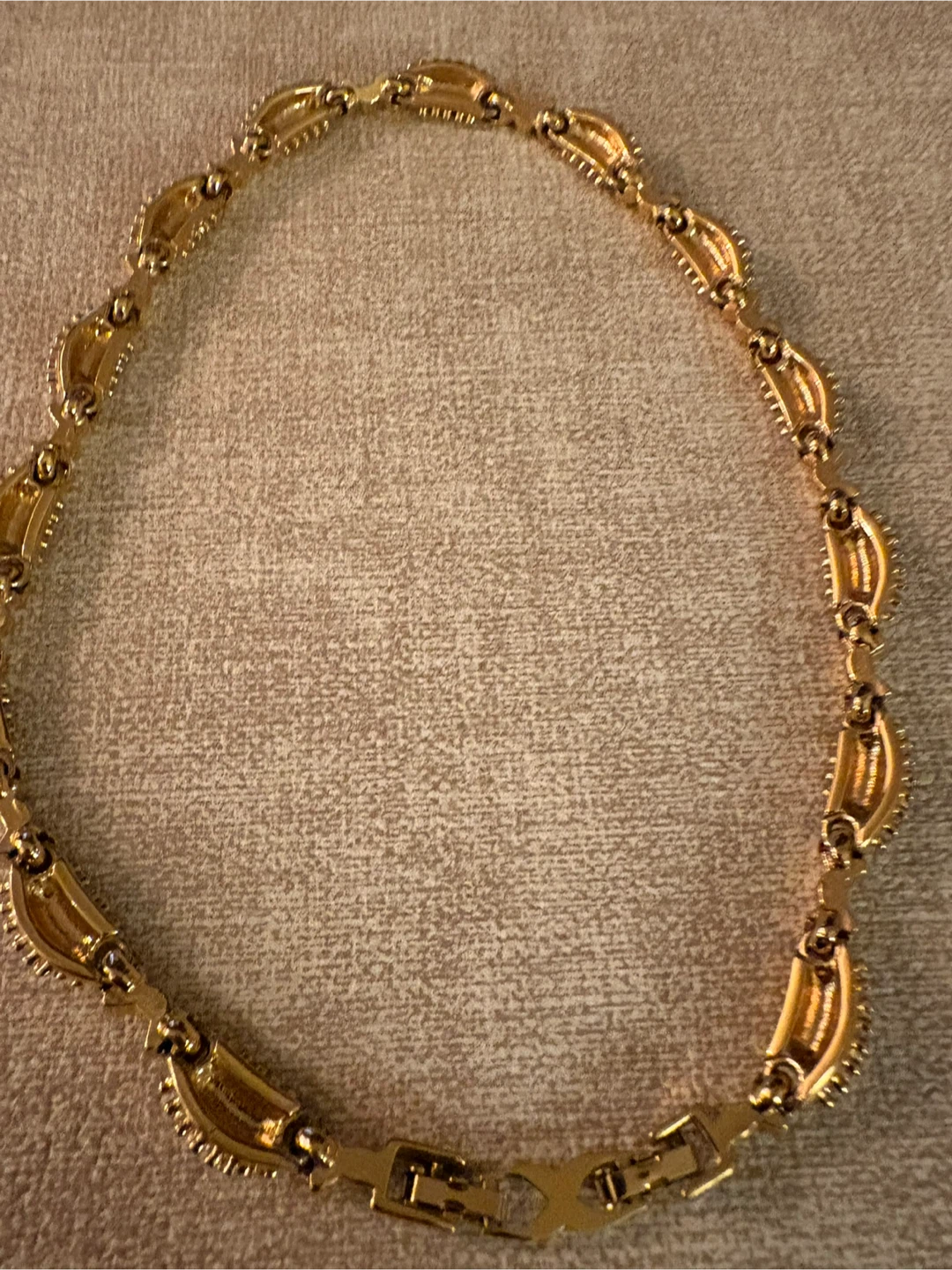 Signed Nina Ricci Gold-Tone Bow Necklace - photo 5