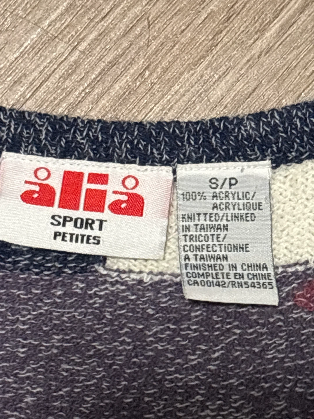 VINTAGE-Alia acrylic sweater, women’s small - photo 2