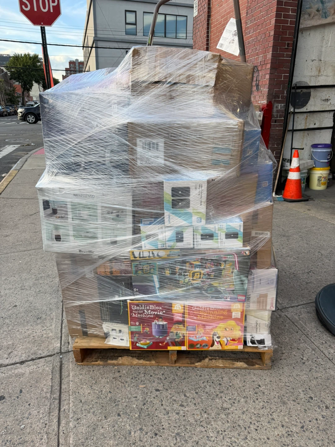 Pallet of assorted home goods and electronics