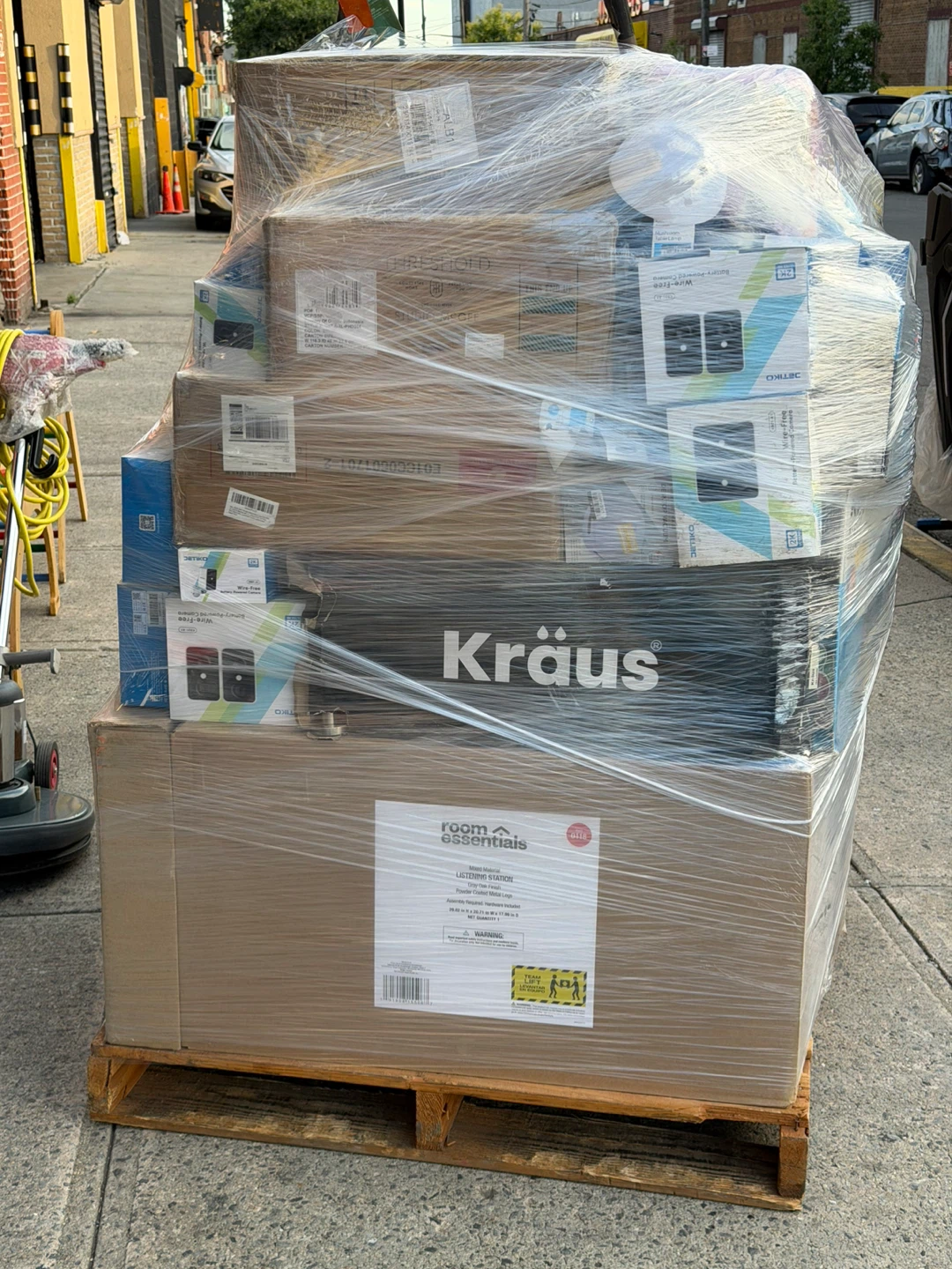 Pallet of assorted home goods and electronics - photo 3